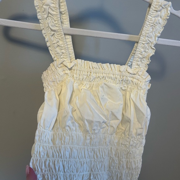 Summer/Spring Cream Ruched Top - Picture 4 of 7